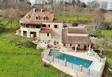 Maison avec piscine et jardin 15