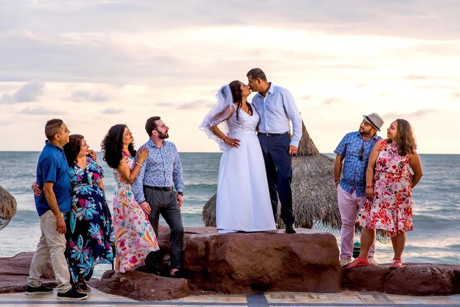 Fotografo di matrimoni Dianey Valles (dianeyvalles). Foto del 3 dicembre 2019