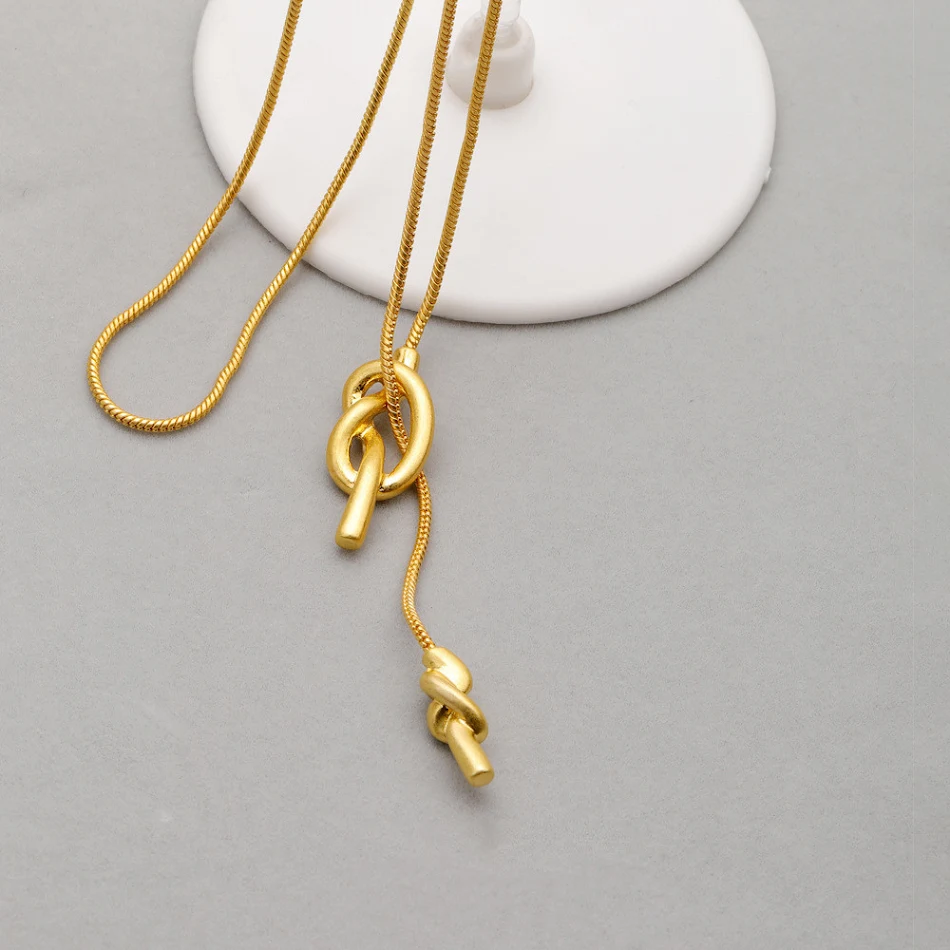 Corrente de suéter vintage dourada com nó de marinheiro longo, combina com tudo, acessório elegante e atemporal para qualquer look.