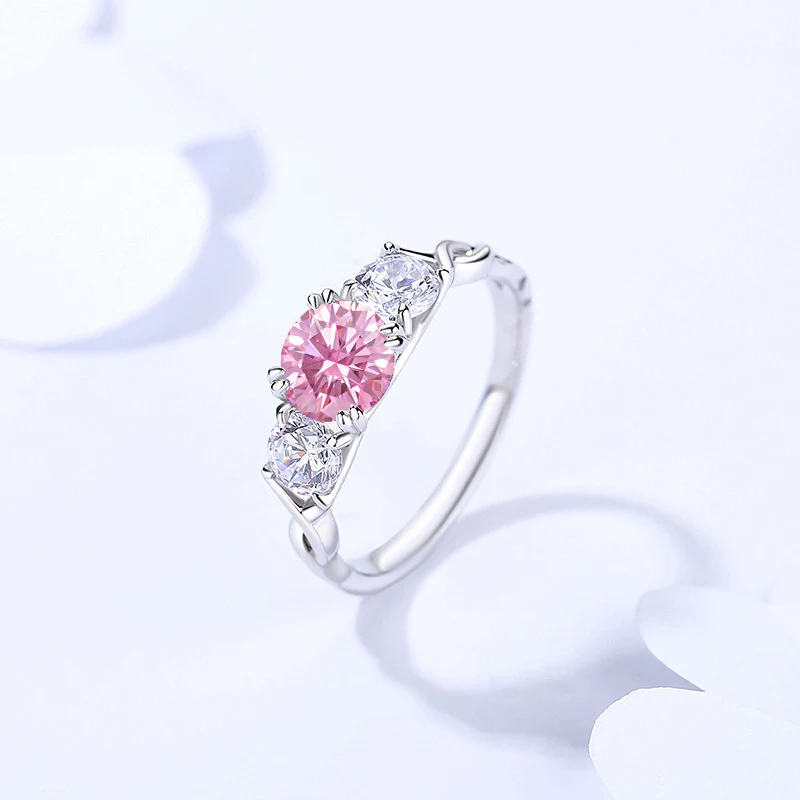 Anel de diamante moissanite feminino, beleza e brilho excepcionais. Ideal para noivados e eventos especiais, qualidade premium e design elegante.