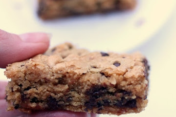 Peanut Butter Chocolate Chip Blondies