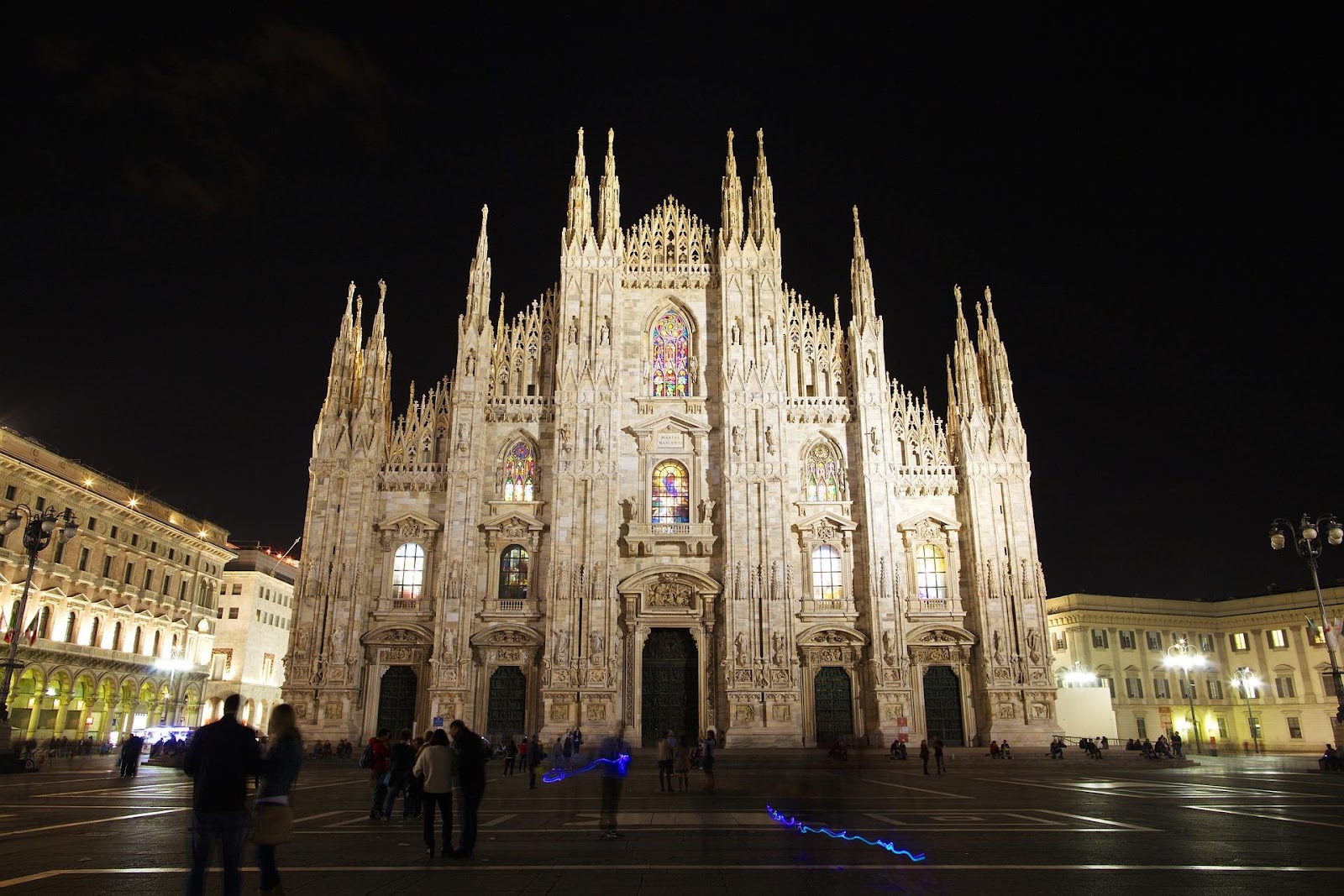 duomo di milano milan cathedral illuminated at night italy