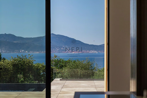 Villa with pool 5