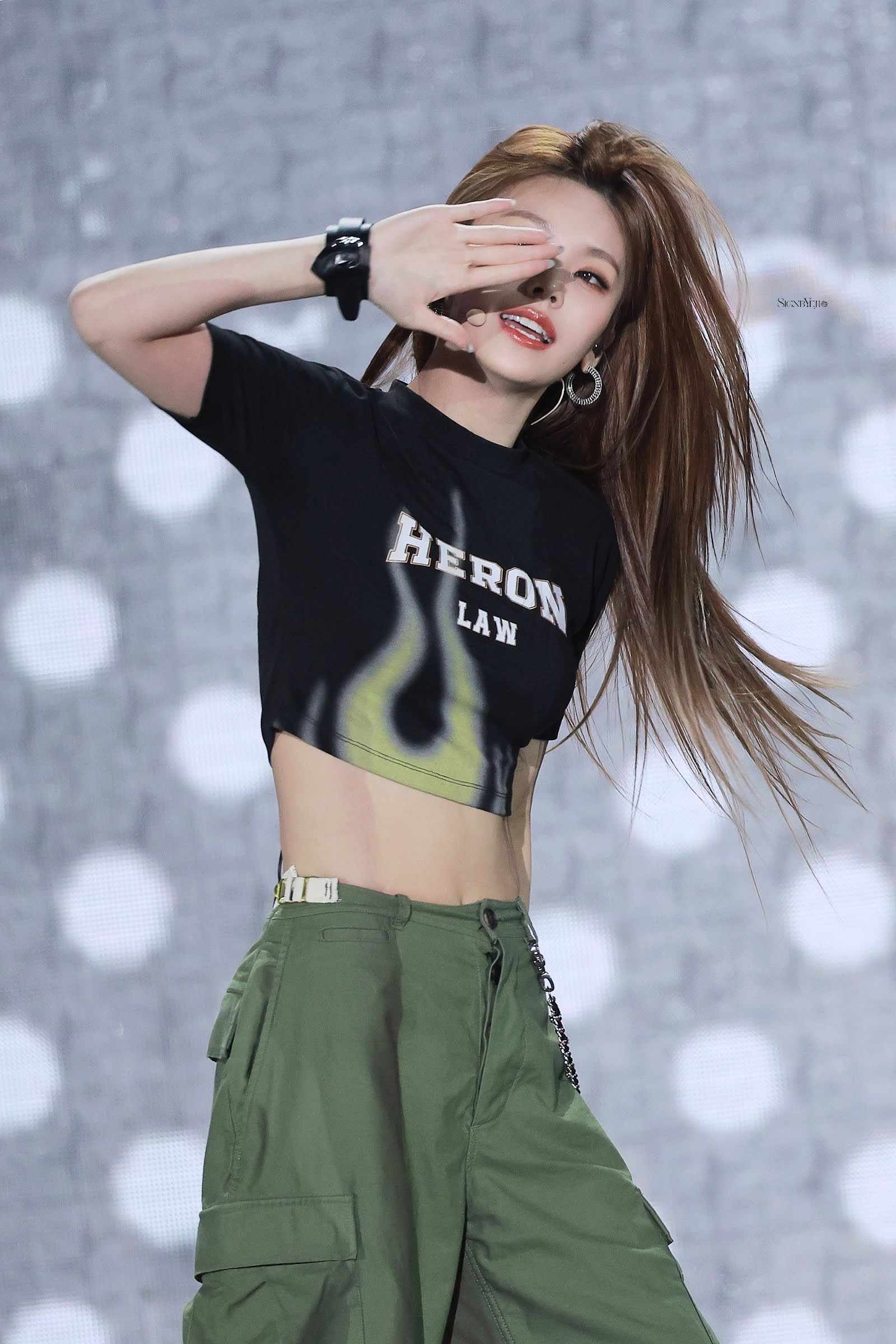 itzy yeji abs