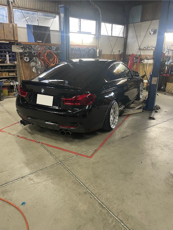4シリーズ クーペの435i Mスポーツ・エアサス・ワンオフマフラー・可変バルブ・STREET MONKEYに関するカスタム事例の投稿画像3枚目
