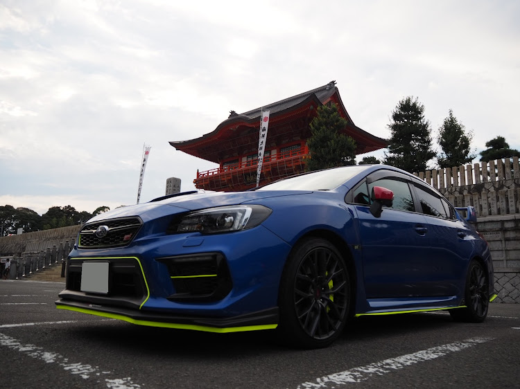 WRX STIの蛍光イエロー・WRX・ミラーレス一眼・犬山成田山・岐阜県に関するカスタム事例の投稿画像2枚目