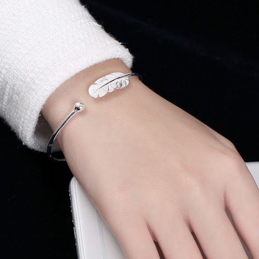 Title 3, Vintage Indiase veren armband