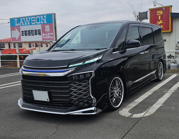ヴォクシーの青森県ユーザー・純水器・洗車・花粉まみれに関するカスタム事例の投稿画像1枚目