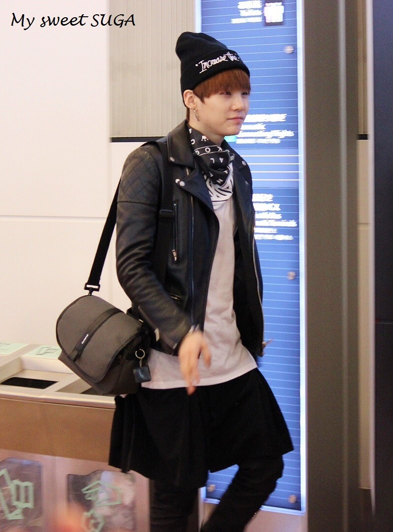 BTS's Suga Brings Back An Old Rumor With His Airport Fashion - Koreaboo