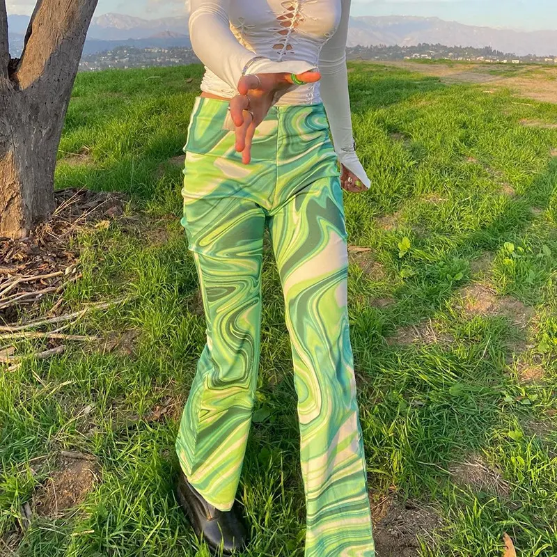 Pantalones acampanados con cremallera y estampado de ondas de agua de Fashion Street. Diseño moderno, ajuste favorecedor y comodidad para el día a día.