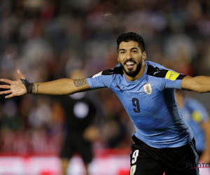 🎥 Gek én geniaal: Luis Suarez claimt penalty... na 'hands' van doelman