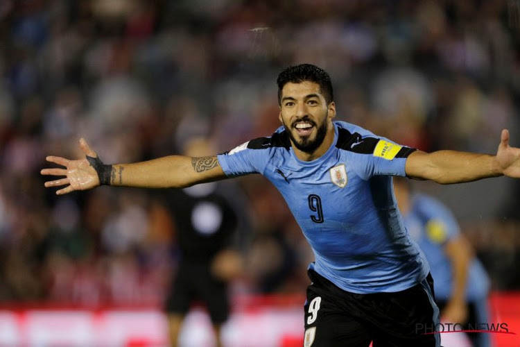 ? De grote Luis Suarez-show: Barça-aanvaller pakt bij Uruguay uit met een meesterlijke vrije trap, een panenka én een rabona-assist!