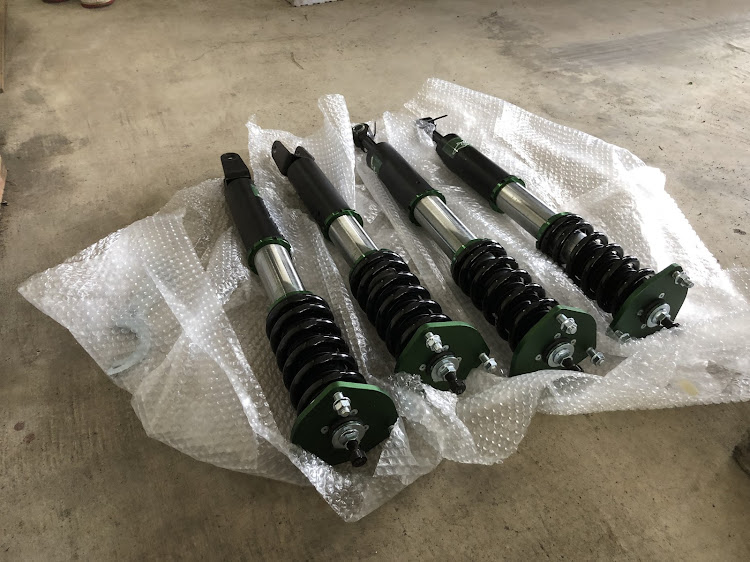 LSのDIY・車高調整に関するカスタム事例の投稿画像2枚目