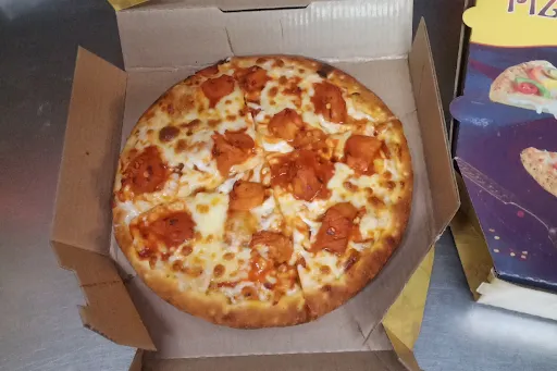 Spicy Chicken And Cheese Pizza