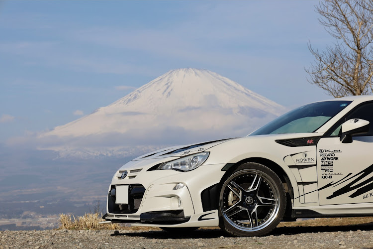 208のプジョー・ドアオープンショット・富士山とコラボ・アサヒビール神奈川工場に関するカスタム事例の投稿画像3枚目