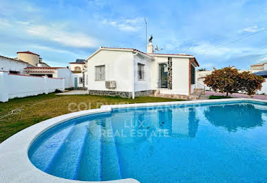 Villa with garden and terrace 5