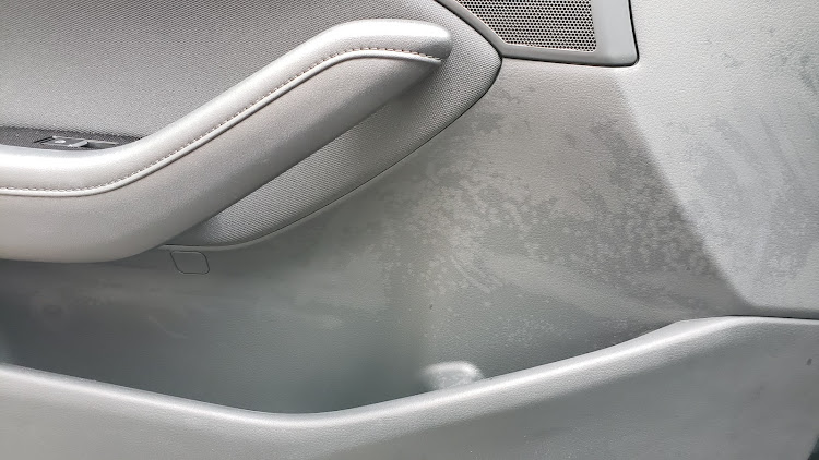 MAZDA3のMazda3・染みに関するカスタム事例の投稿画像2枚目