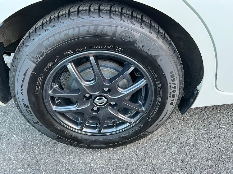 ノートの今年もよろしくお願いします・路面凍結に注意・洗車・ホイール交換に関するカスタム事例の投稿画像2枚目