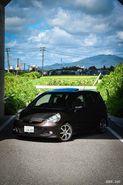 フィットのノーズブラ・サンルーフ・Gylfie・usdm?・夏の愛車に関するカスタム事例の投稿画像1枚目