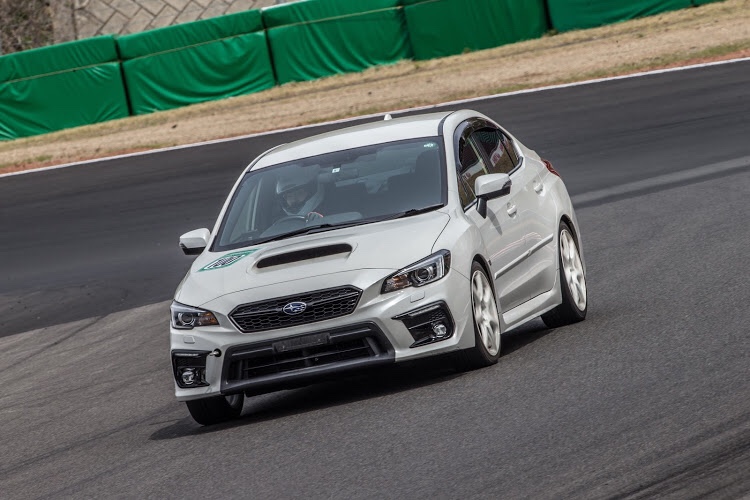 WRX S4のスポーツランドSUGO・アムクレイド東北・5FIVEX・WRX S4・サーキット走行会に関するカスタム事例の投稿画像5枚目