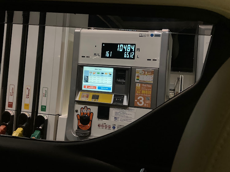 アルファードのアルファード・ガソリンスタンド・ガソリン高い・11月もよろしくお願いしますに関するカスタム事例の投稿画像1枚目