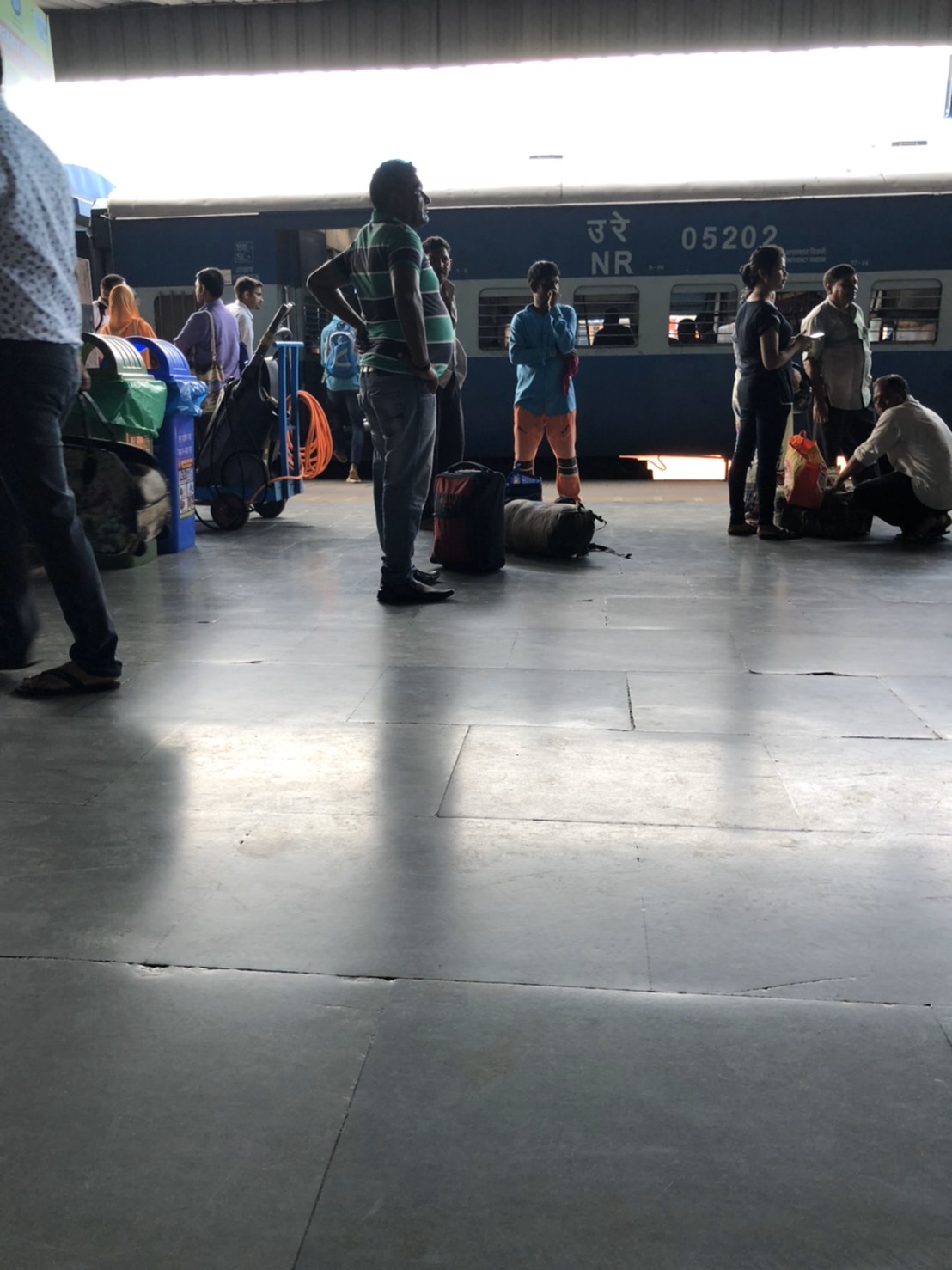 インドの駅のホーム