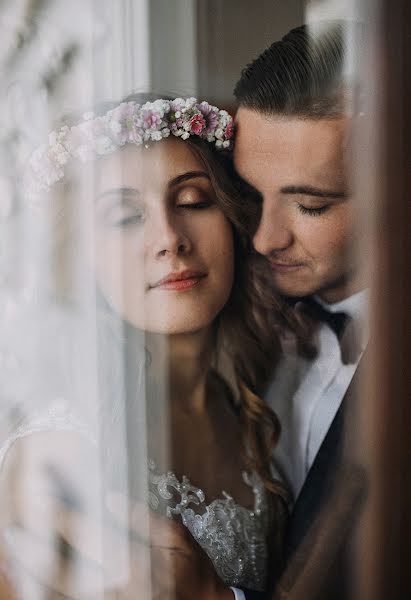 Fotografo di matrimoni Piotr Czechowicz (maxmaks). Foto del 17 maggio 2019