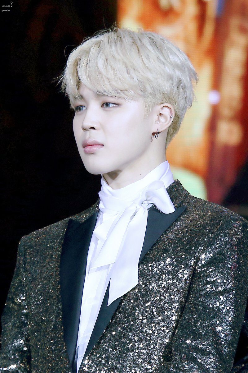 Jimin can go from adorable to intense in the blink of an eye / Source: fy-jiminnie