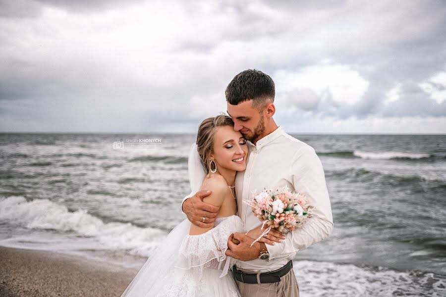 Fotógrafo de casamento Sergey Khonych (r3mzy). Foto de 18 de outubro 2021