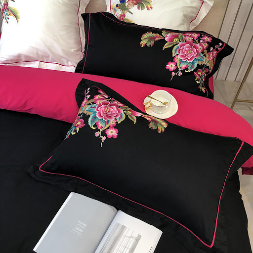Title 5, 4-Piece Set of European High-End Soft Model Roo...