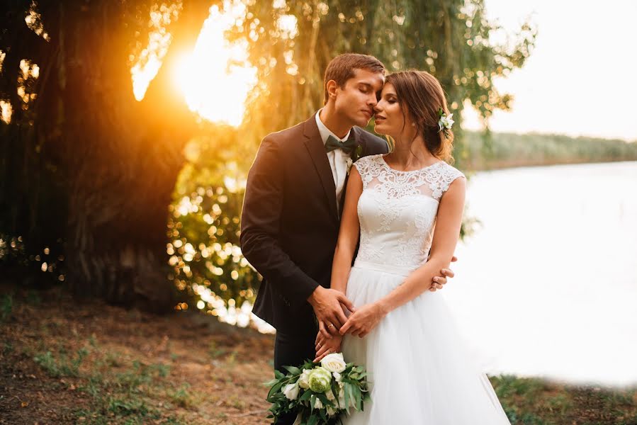 Fotógrafo de casamento Polina Belousova (polinabelousova). Foto de 30 de abril 2022