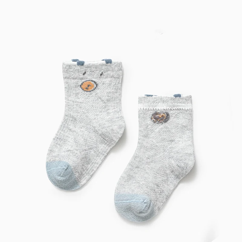 Boneless Summer Lace schattige pasgeboren babysokjes. Comfortabele, zachte sokken voor de zomer. Leuke kanten design voor kleine voetjes.