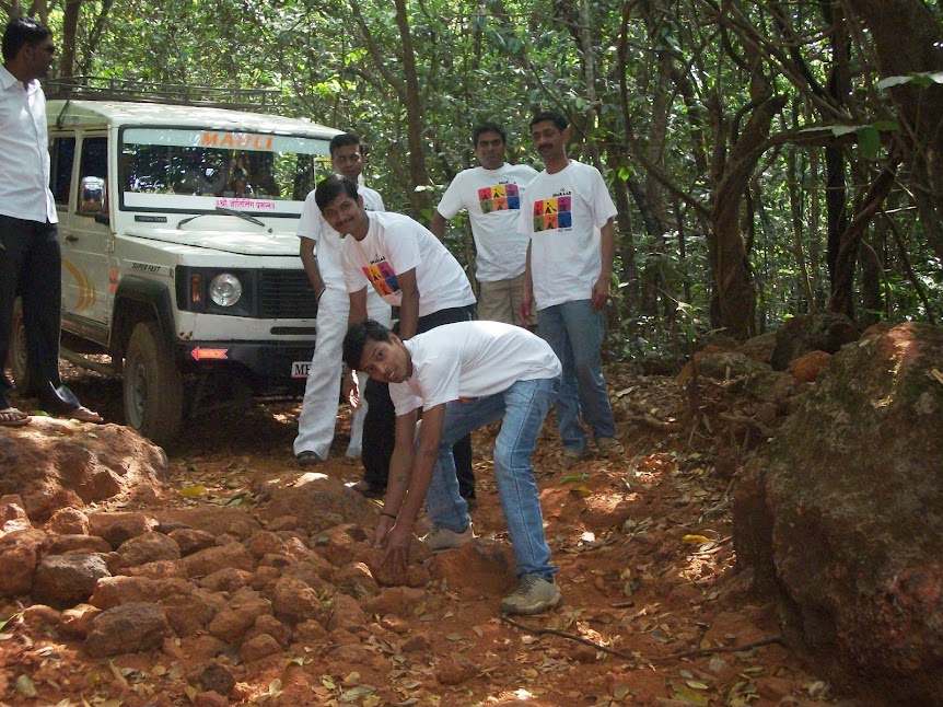 अतिशय खडतर प्रवास. 