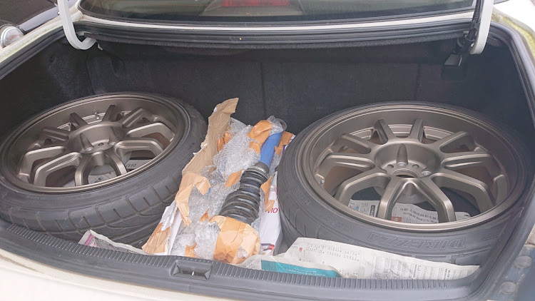 マークIIのホイール交換・車高調取付・gx100に関するカスタム事例の投稿画像2枚目