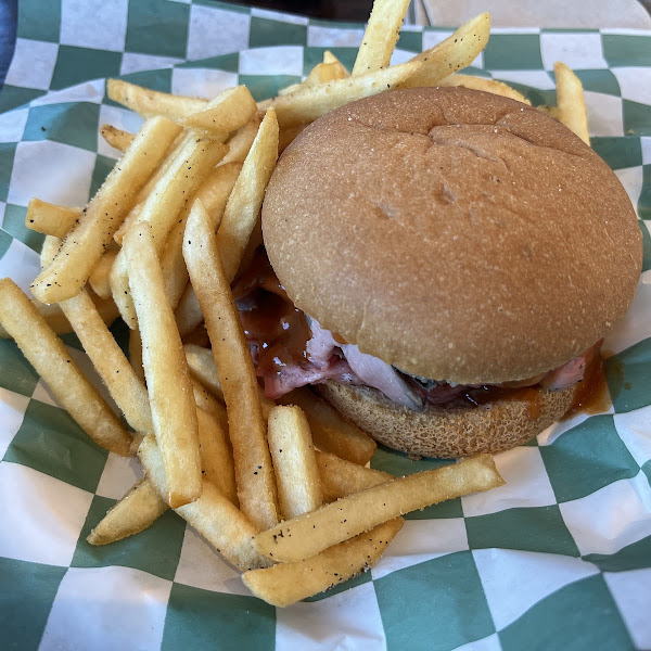 Roast beef sandwich with fries. The BBQ sauce they use does not have gluten containing ingredients, but is not explicitly gluten free.