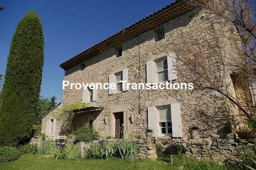 Propriété avec piscine et jardin 1