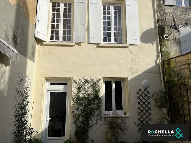 Vente maison 6 pièces 130 m² à Saint-Jean-d'Angély (17400), 180 200 €