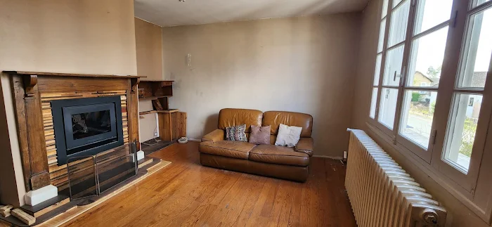 Salon avec cheminée et canapé - acheter Maison à Bergerac, 5 pièces, 3 chambres 6