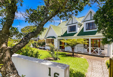 House with pool and garden 10