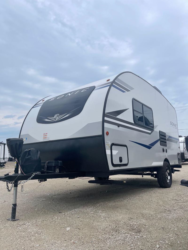 Venture RV Sonic Lite Ultra Lite SL150VRB is one of the best travel trailers under 20 feet long