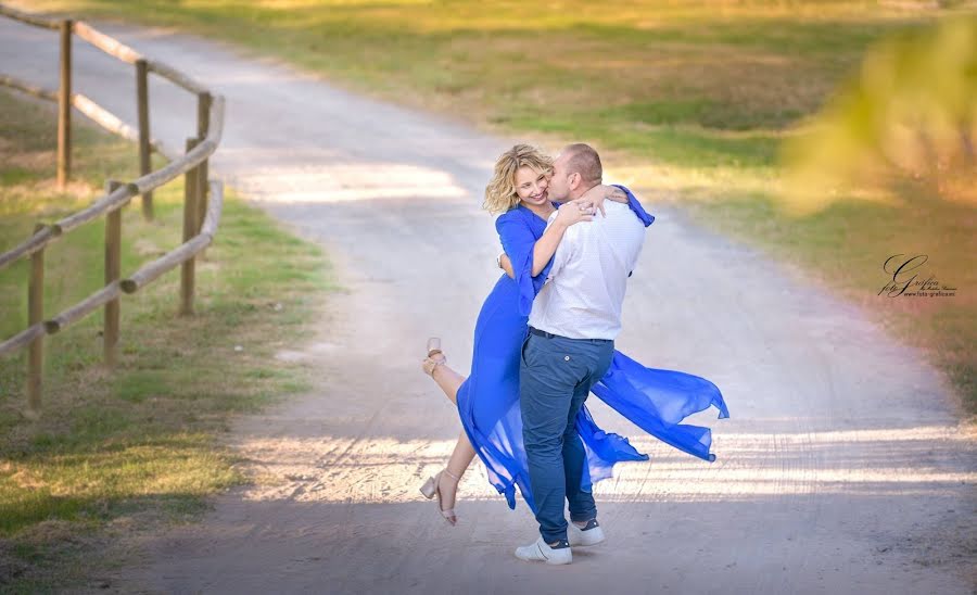 Fotografo di matrimoni Madalina Basarman (madalinabasarman). Foto del 13 maggio 2019