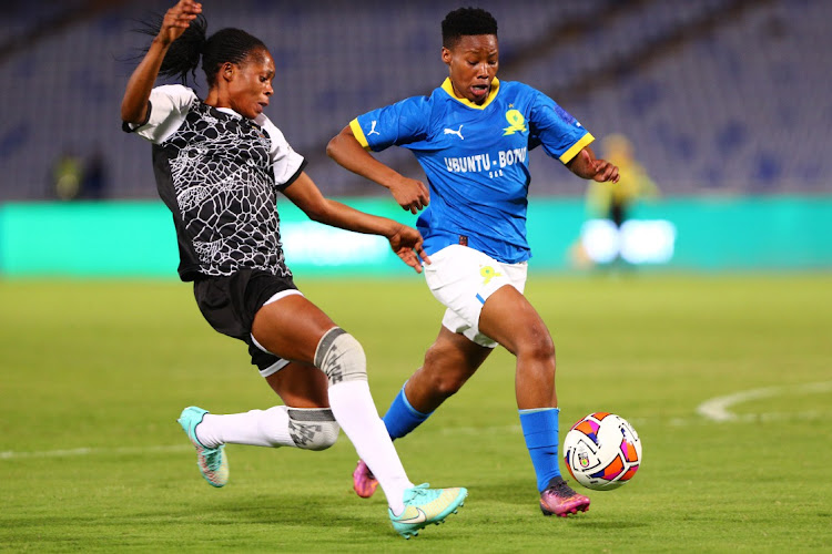 Alphinesine Kapinga of TP Mazembe challenges Melinda Kgadiete of Mamelodi Sundowns during the 2022 CAF Women’s Champions match between Mamelodi Sundowns and TP Mazembe held at the Grand Marrakech Stadium in Marrakech, Morocco.