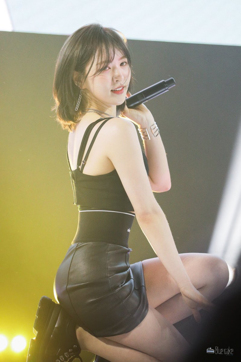 10 Times Red Velvet S Wendy Stunned Fans With Her Beauty In The Sexiest Stage Outfits Koreaboo