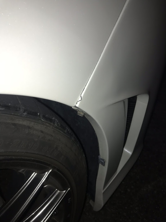 ヴォクシーのDIY・エムズガレージ・エアロ補修・#テンション下がるに関するカスタム事例の投稿画像3枚目
