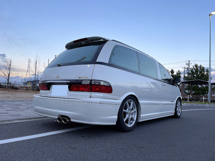 エスティマのおとなのおもちゃ・家族サービスは大事・洗車に関するカスタム事例の投稿画像3枚目