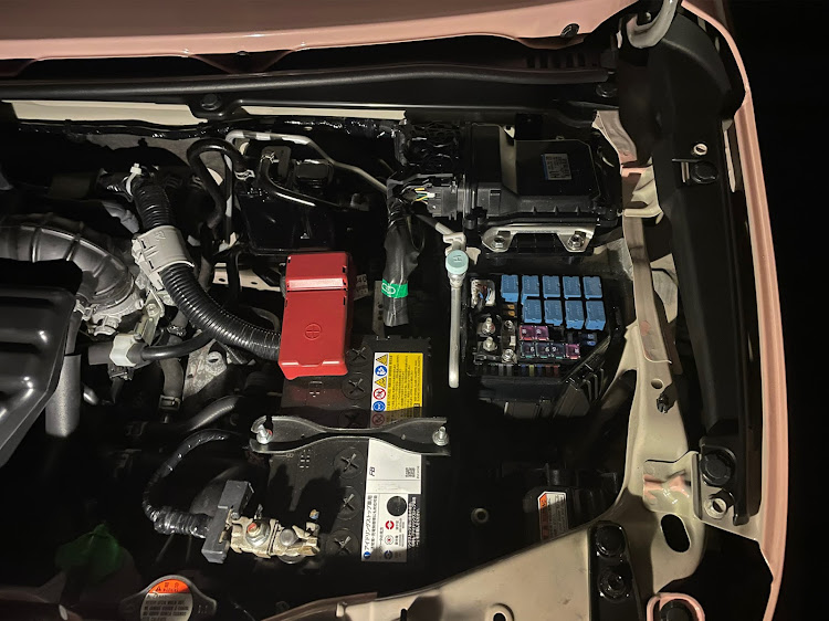 M4 クーペのフロント車高調交換・フロント掃除兼ね・f82 M4・エンジンルームバラしに関するカスタム事例の投稿画像5枚目