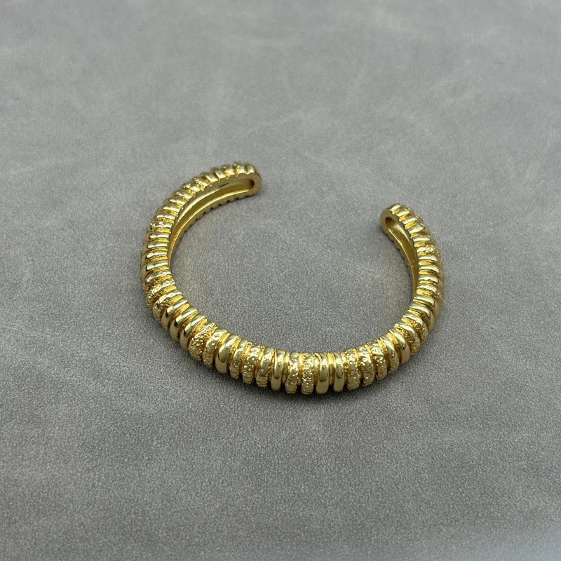 Getextureerde Armband Retro Persoonlijkheid Unieke Stijl Vintage Design Comfortabel Elegant Klassiek Sieraad Voor Dagelijks Gebruik