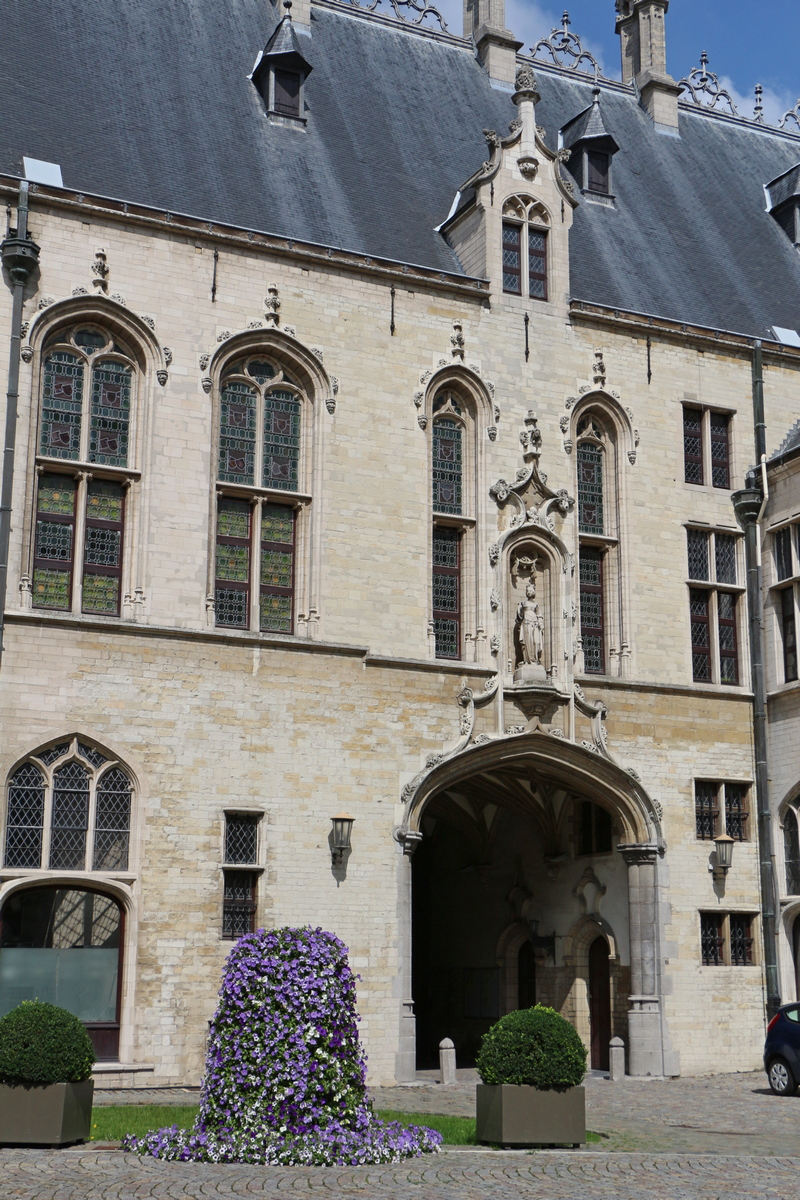 Mechelen binnenplaats stadhuis