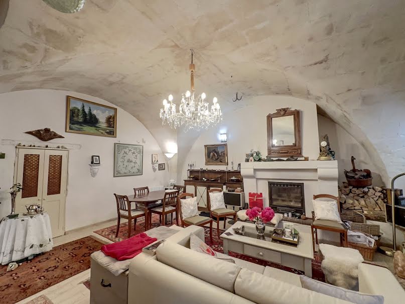 Vente viager 4 pièces 80 m² à Mouriès (13890), 70 000 €