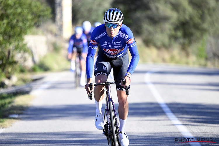 Jasper Philipsen had zege van Mathieu van der Poel al zien aankomen in Milaan-Sanremo: "Toen wist ik dat hij in orde was"